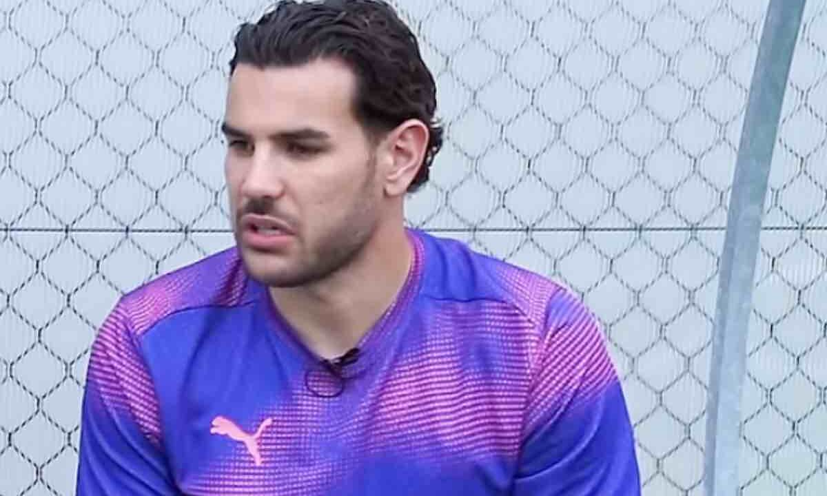 Theo Hernandez intervistato in panchina