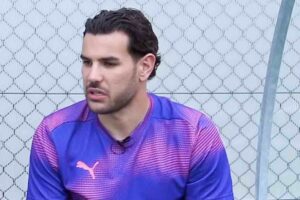 Theo Hernandez intervistato in panchina